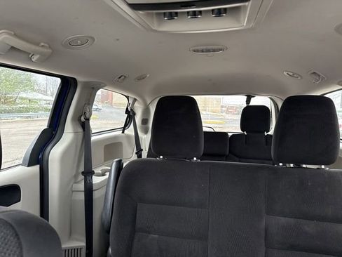 Used 2019 Dodge Grand Caravan SE w/ UConnect Hands-Free Group image 20