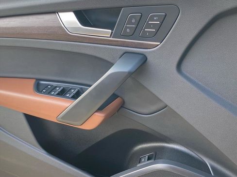 Used 2023 Audi Q5 2.0T Premium w/ Convenience Package image 16