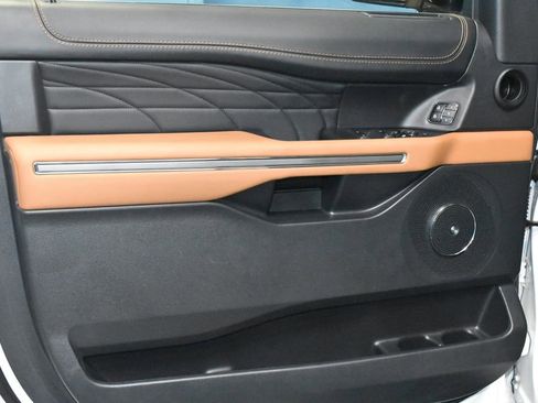 Used 2024 Ford Expedition Max Platinum image 4