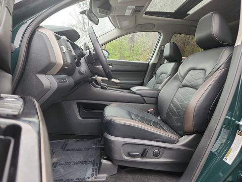 Certified 2023 Nissan Pathfinder Platinum w/ Cargo Package AWD/4WD image 15