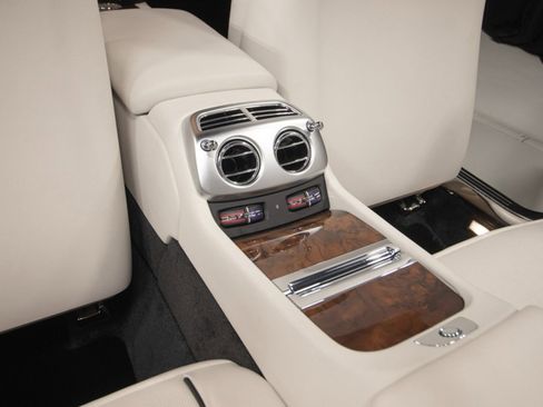 Used 2017 Rolls-Royce Dawn image 44