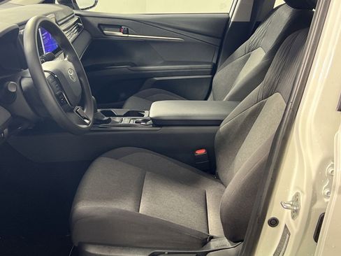 Used 2025 Toyota Camry LE image 13