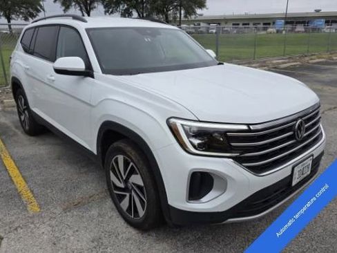 Used 2025 Volkswagen Atlas SE FWD image 4