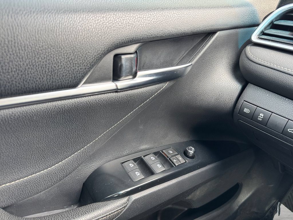 Certified 2018 Toyota Camry XSE FWD image 11