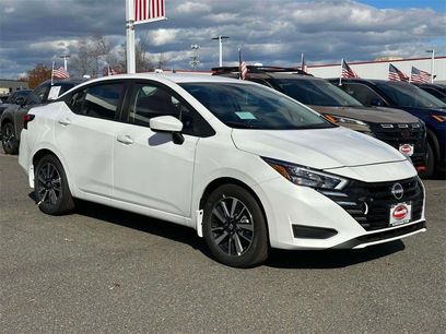 New 2025 Nissan Versa SV w/ Trunk Package