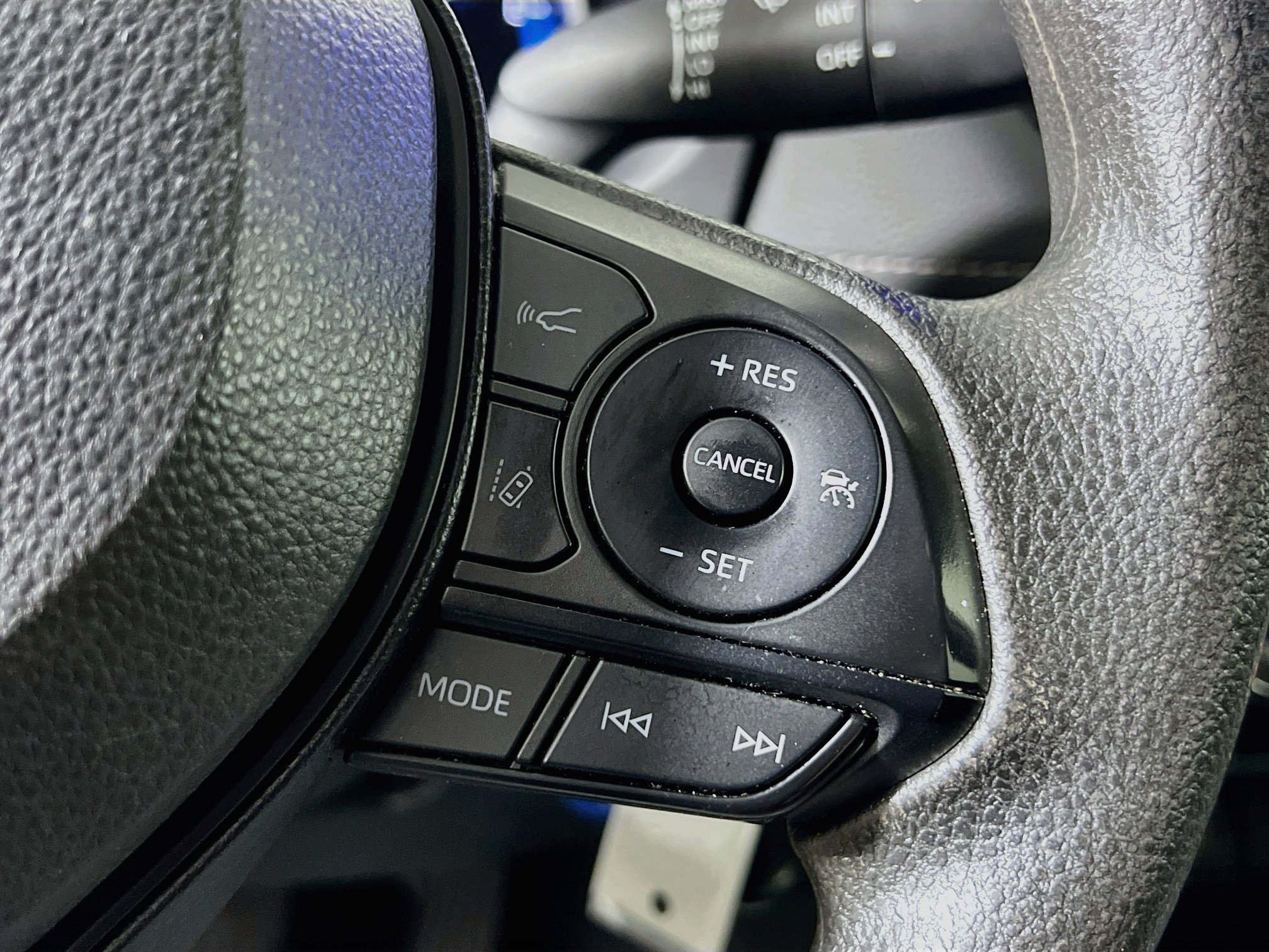 Used 2025 Toyota RAV4 LE AWD/4WD image 20