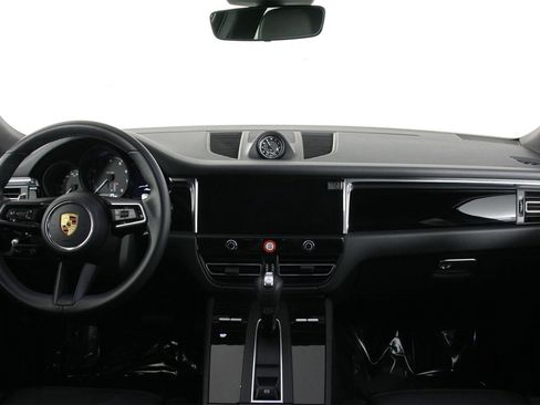 Used 2025 Porsche Macan image 11