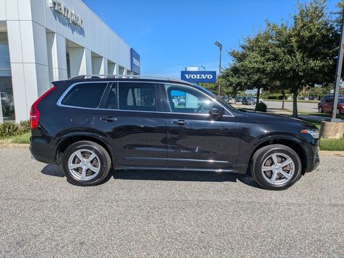 Used 2018 Volvo XC90 T5 Momentum w/ Convenience Package AWD/4WD image 3