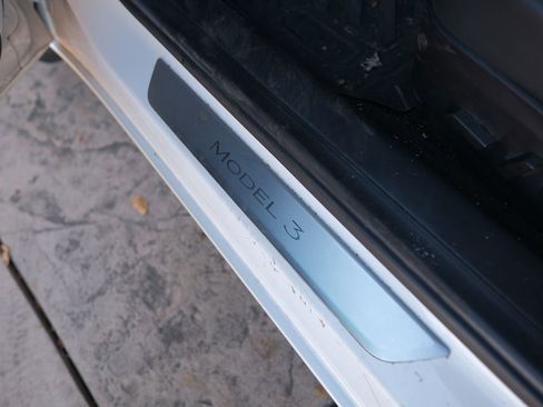 Used 2019 Tesla Model 3 Standard Range Plus image 46