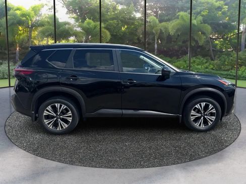 Used 2022 Nissan Rogue SV w/ SV Premium Package FWD image 4