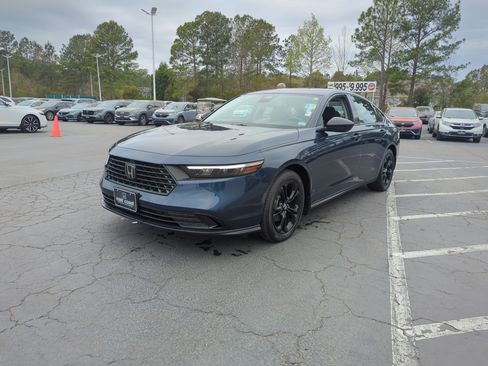 Certified 2025 Honda Accord SE image 1