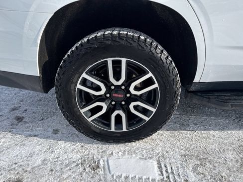 Used 2024 GMC Yukon AT4 AWD/4WD image 17