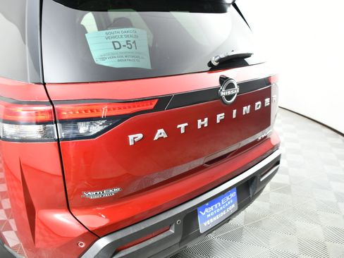 Used 2022 Nissan Pathfinder SV image 15
