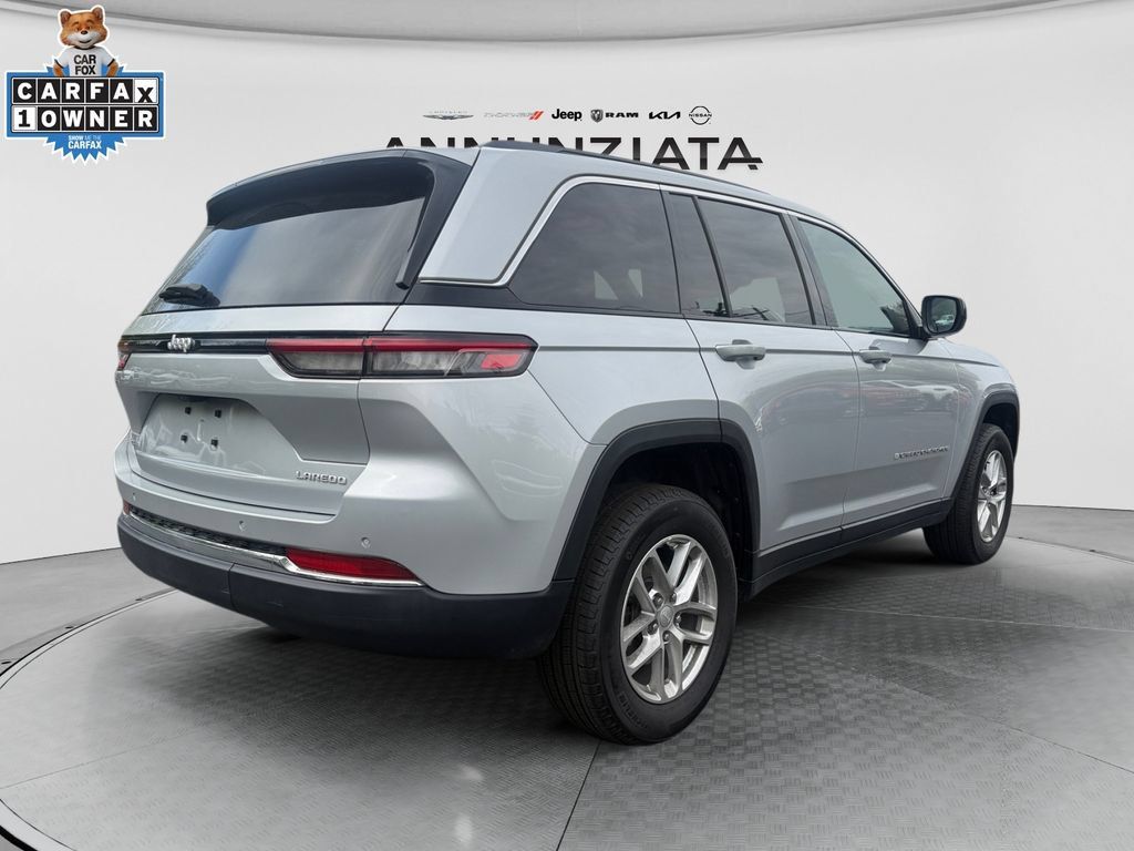 Used 2025 Jeep Grand Cherokee Laredo X w/ Luxury Tech Group I AWD/4WD image 5
