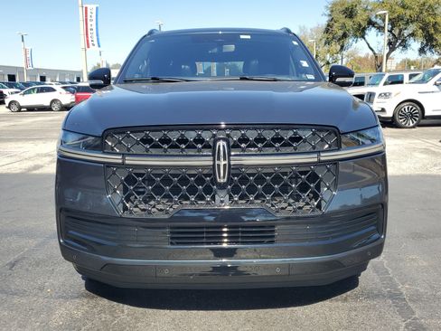 Used 2025 Lincoln Navigator L Reserve w/ Jet Appearance Package image 2