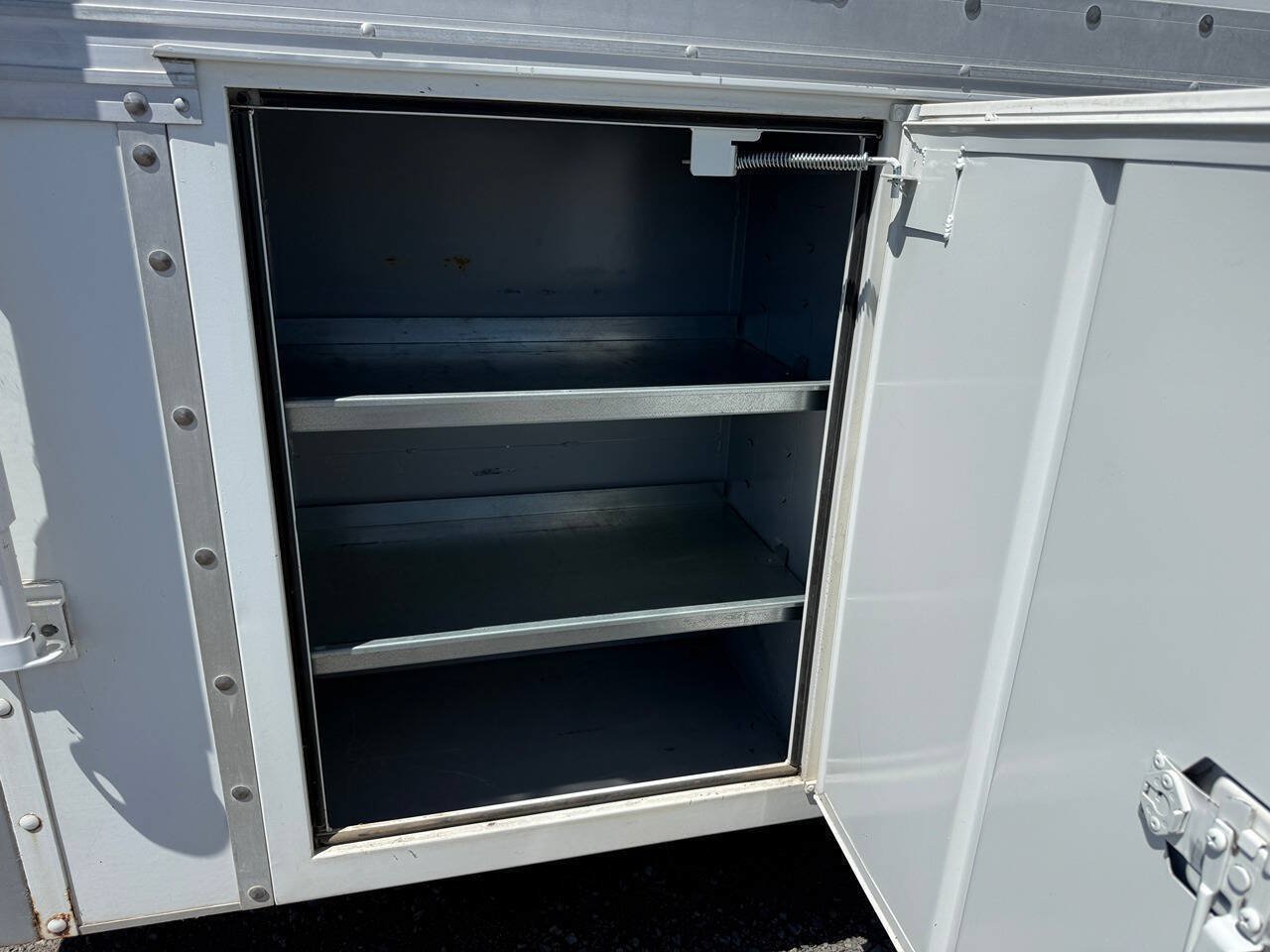 Used 2005 Ford E-350 and Econoline 350 Super Duty RWD image 26