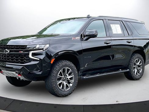 Used 2023 Chevrolet Tahoe Z71 w/ Luxury Package AWD/4WD image 4