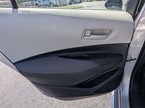 Used 2025 Toyota Corolla LE FWD image 16