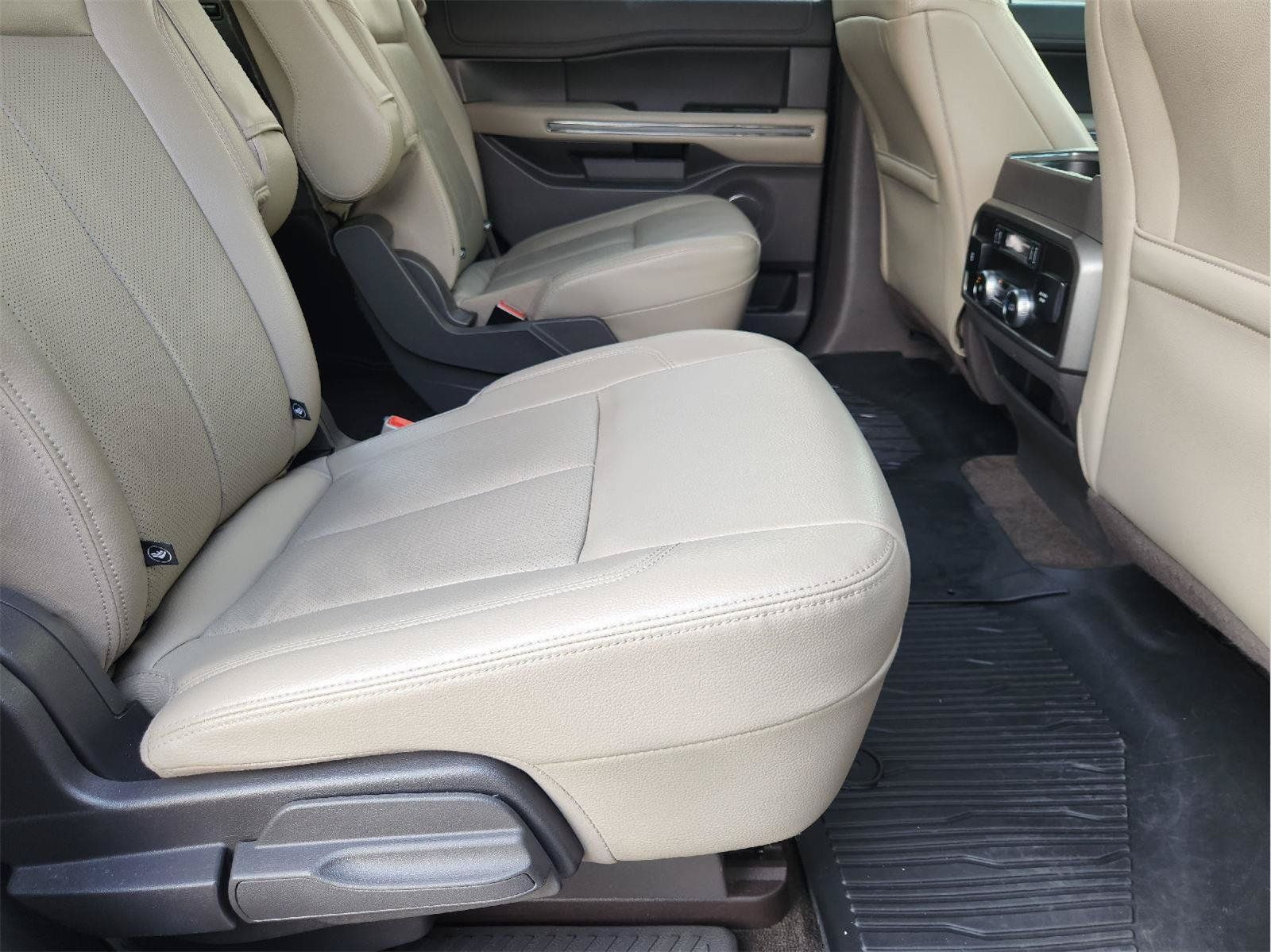 Used 2020 Ford Expedition XLT w/ Equipment Group 202A RWD image 32