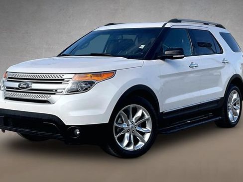 Used 2014 Ford Explorer XLT w/ Equipment Group 201A AWD/4WD image 1