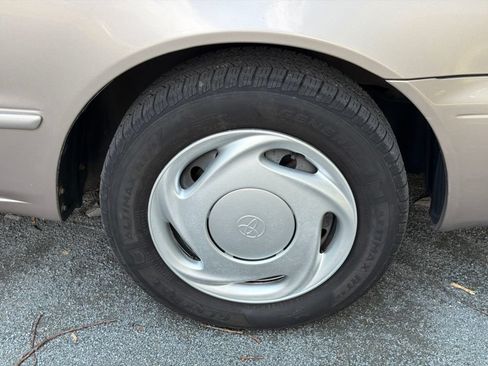 Used 1998 Toyota Corolla FWD image 8