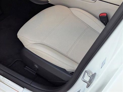 New 2025 Mercedes-Benz C 300 Sedan image 4