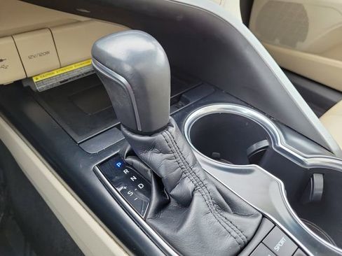 Used 2018 Toyota Camry XLE image 31