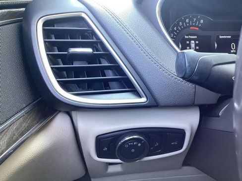 Used 2017 Lincoln MKX Select w/ Select Plus Package AWD/4WD image 32