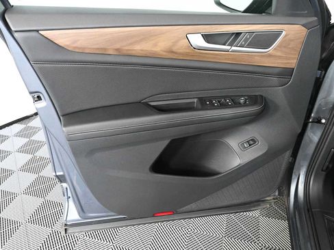 Certified 2024 Volkswagen Atlas SE FWD image 17