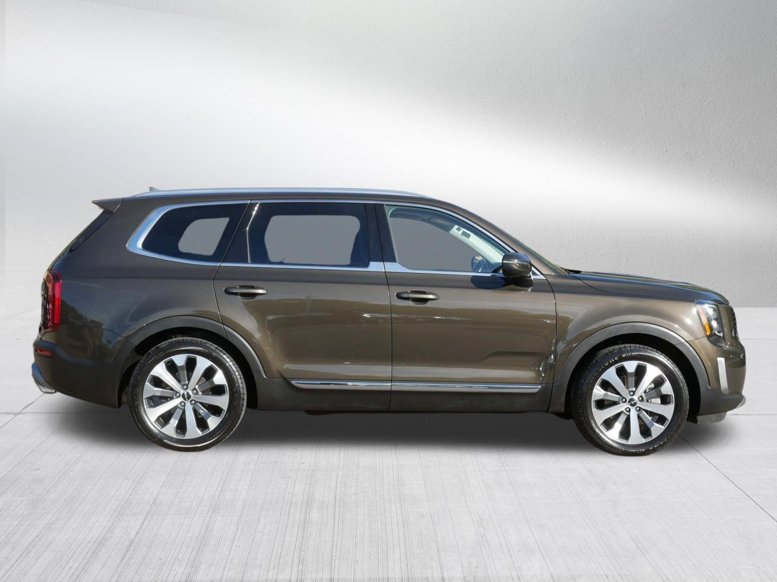 Certified 2022 Kia Telluride EX w/ EX Premium Package AWD/4WD image 8