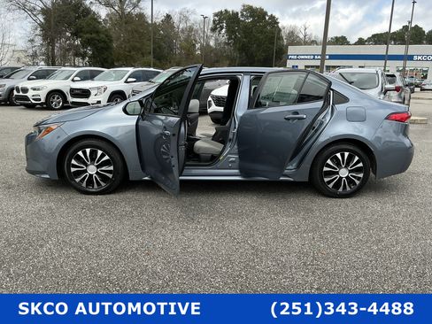 Used 2022 Toyota Corolla LE image 31