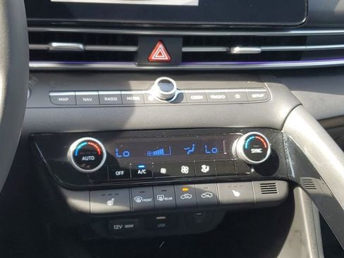 Used 2025 Hyundai Elantra SEL FWD image 19