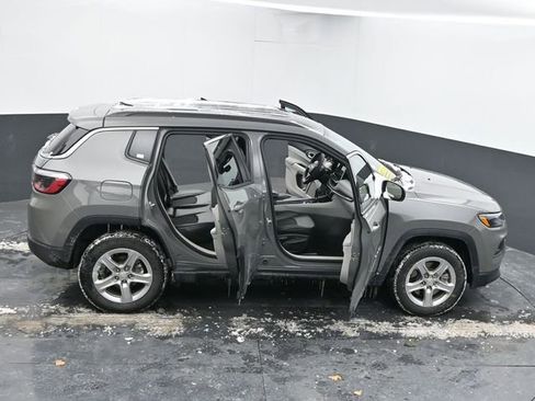 Used 2024 Jeep Compass Latitude image 64