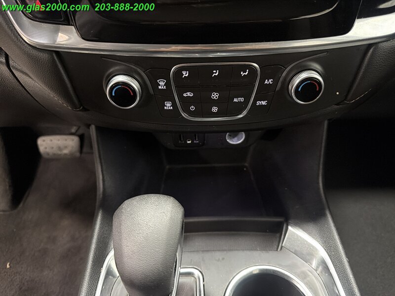 Used 2021 Chevrolet Traverse LS AWD/4WD image 28