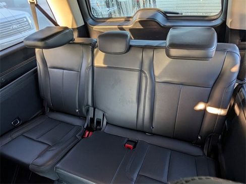 Certified 2022 Ford Expedition Max XLT image 10