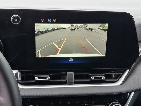 Used 2025 Chevrolet Equinox LT FWD image 18