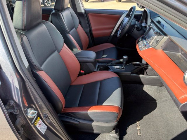 Used 2014 Toyota RAV4 Limited w/ Technology Package AWD/4WD image 32