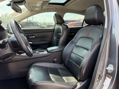 Used 2021 Nissan Sentra SR w/ SR Premium Package FWD image 15