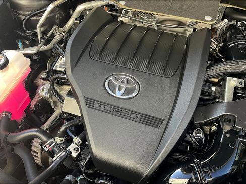 Used 2023 Toyota Highlander XLE image 37