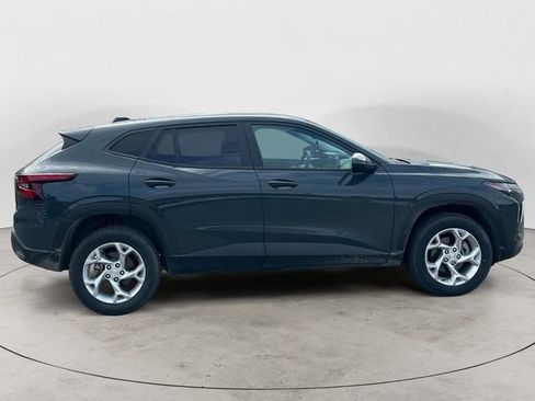 Used 2025 Chevrolet Trax LS w/ LS Convenience Package image 6