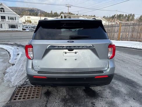 Used 2022 Ford Explorer XLT image 6