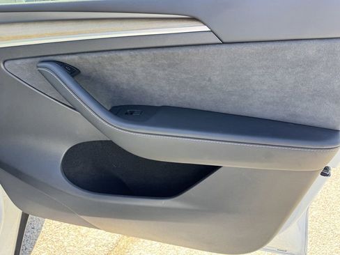 Used 2023 Tesla Model Y AWD image 9