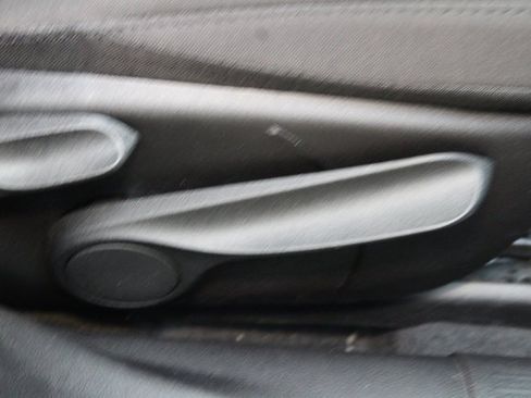 Used 2016 Chrysler 200 LX image 10