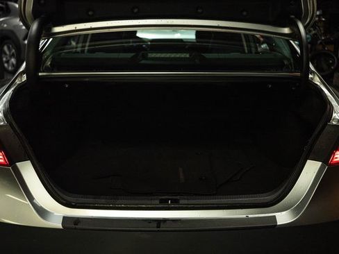 Used 2020 Toyota Camry SE w/ Carpet Mat Package FWD image 7
