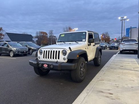 Used 2018 Jeep Wrangler Sport image 7