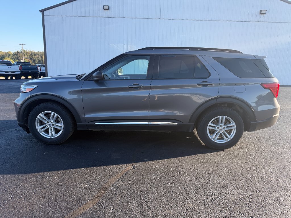 Used 2022 Ford Explorer XLT w/ Equipment Group 202A AWD/4WD image 8