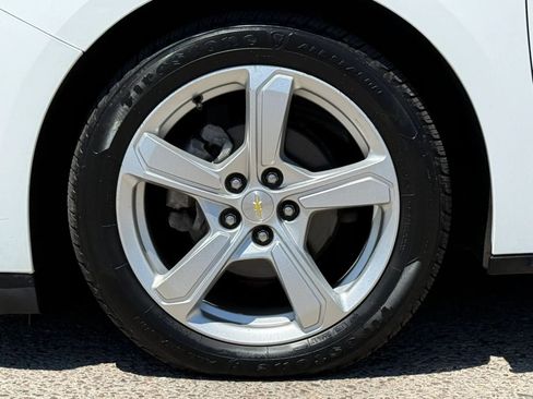 Used 2017 Chevrolet Volt LT w/ Comfort Package FWD image 29