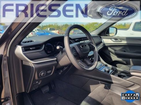 Used 2024 Jeep Grand Cherokee L Laredo image 13