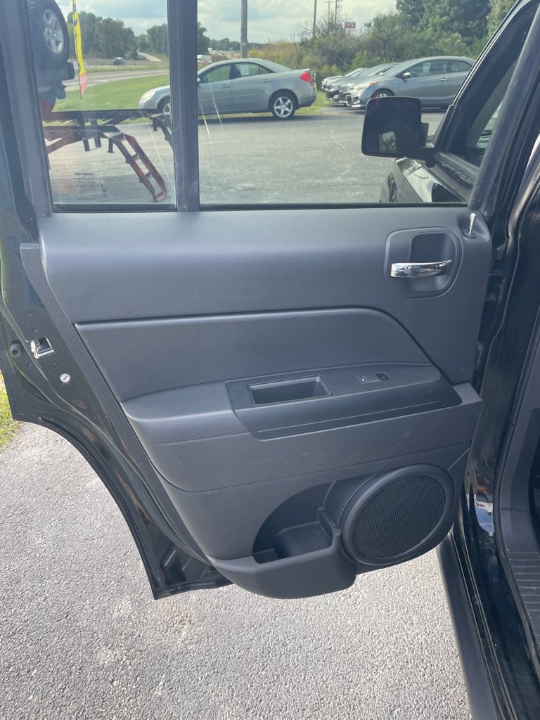 Used 2016 Jeep Patriot Latitude FWD image 16
