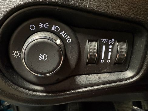 Used 2021 Jeep Renegade Latitude image 12